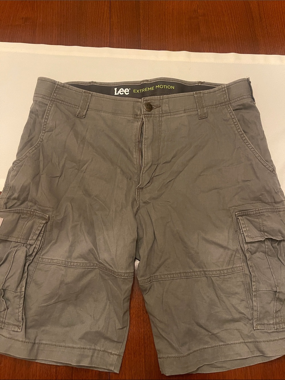 Lee Men's Cargo Shorts in Gray with Multiple Pockets
